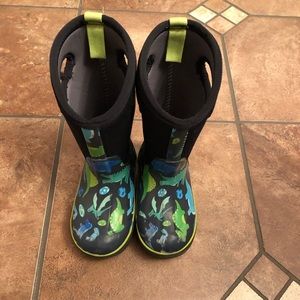 Boys BOGS. Dinosaur print.
